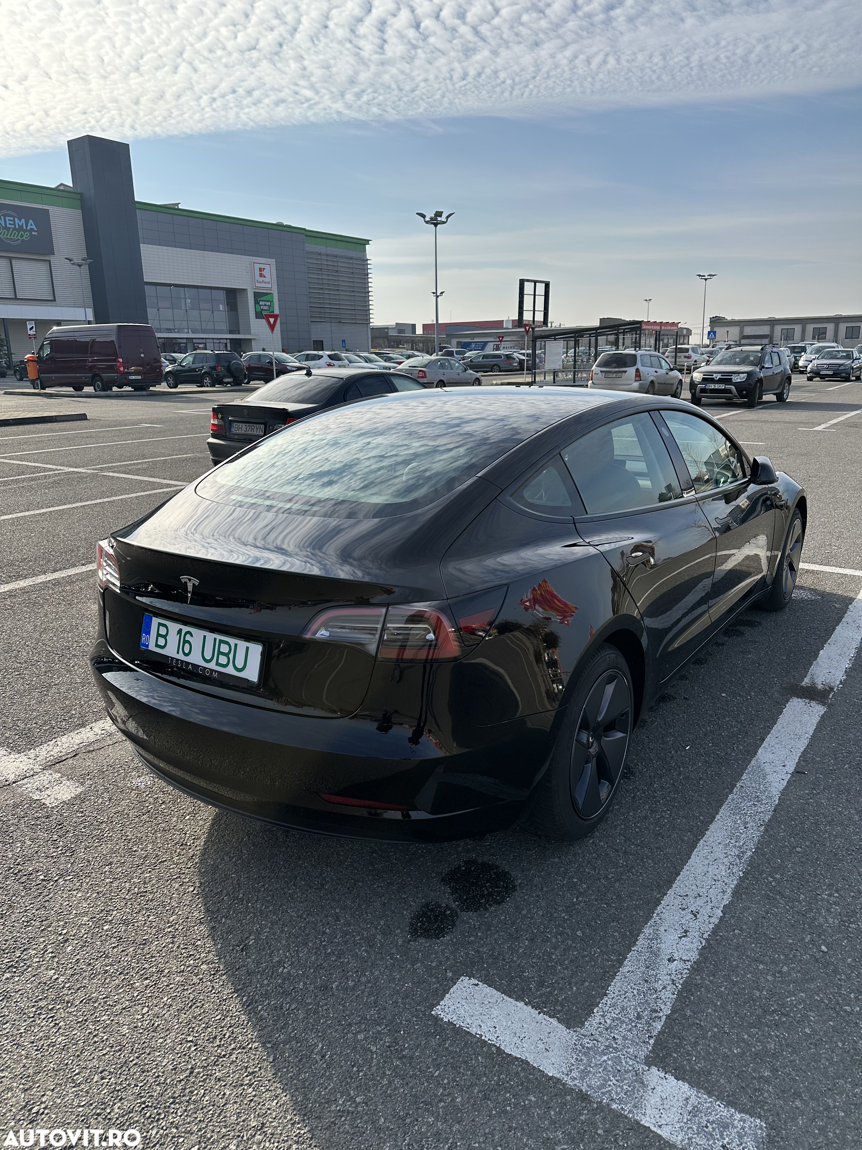 Tesla Model 3 - 8