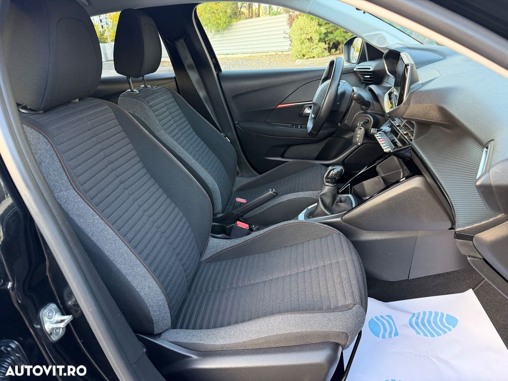 Peugeot 208 - 12