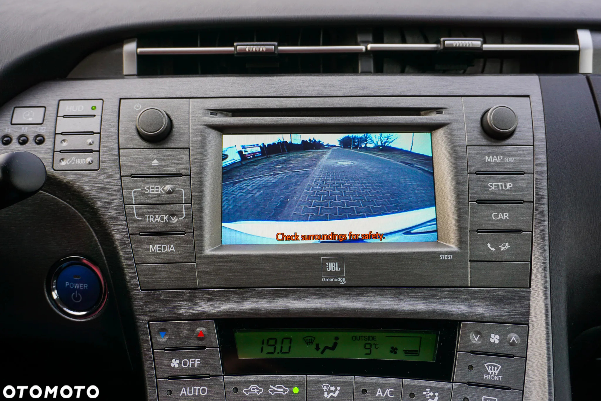 Toyota Prius Plug-in (Hybrid) Life - 8