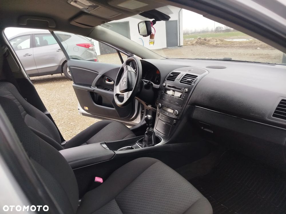 Toyota Avensis - 10