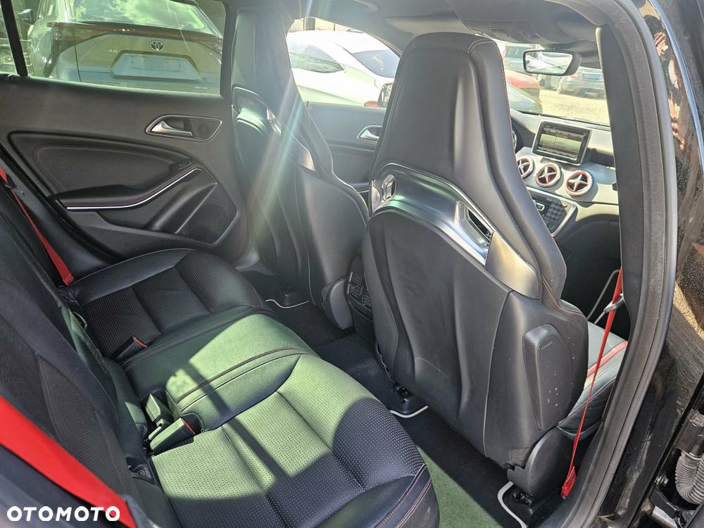 Mercedes-Benz GLA 45 AMG 4-Matic - 10
