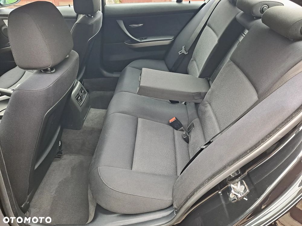 BMW Seria 3 318i - 11