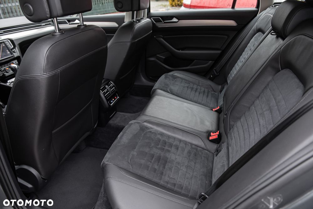 Volkswagen Passat 2.0 TDI SCR 4Motion DSG Highline - 26