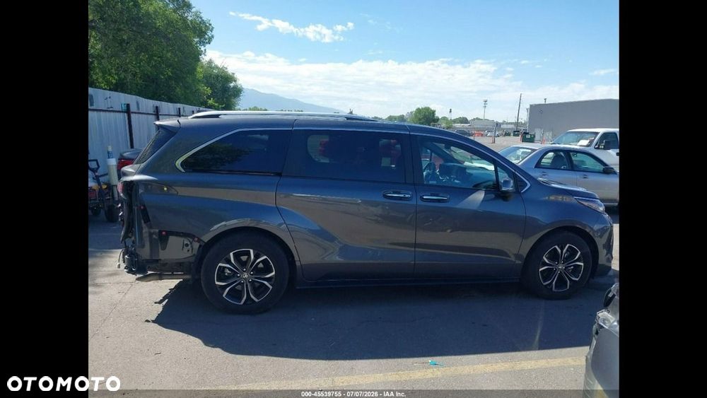 Toyota Sienna - 6