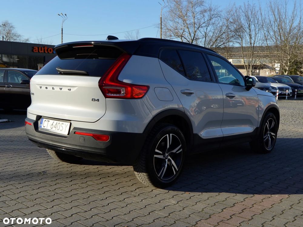 Volvo XC 40 B4 Plus Dark - 3