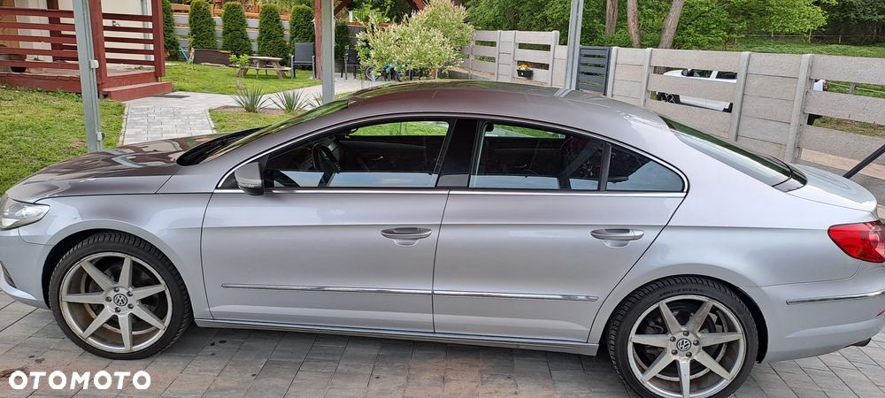 Volkswagen Passat - 1