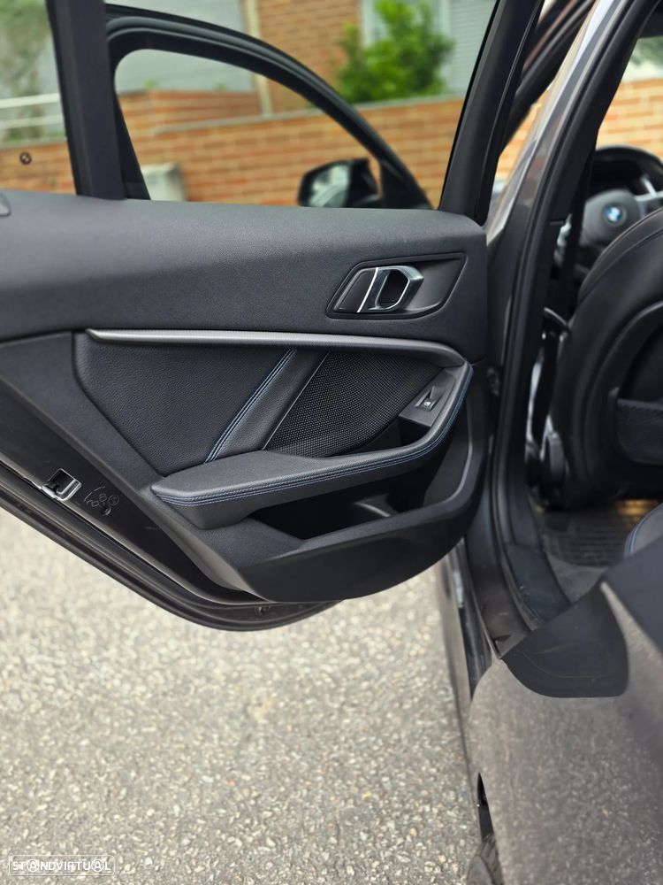 BMW 116 d Pack Desportivo M Auto - 31