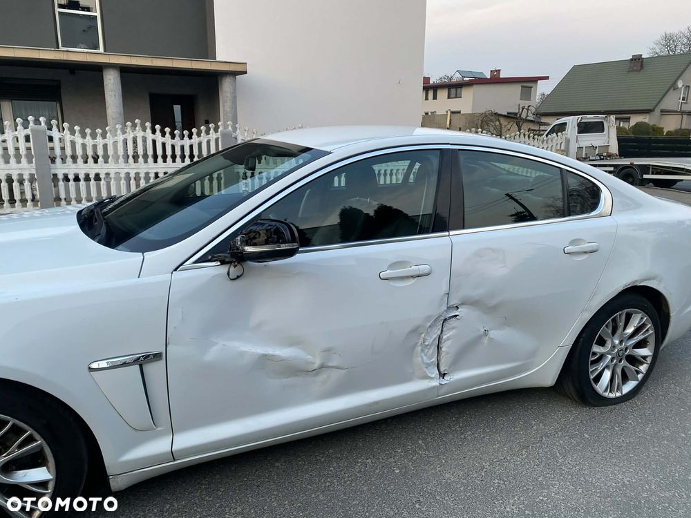 Jaguar XF 3.0 V6 D Luxury - 32