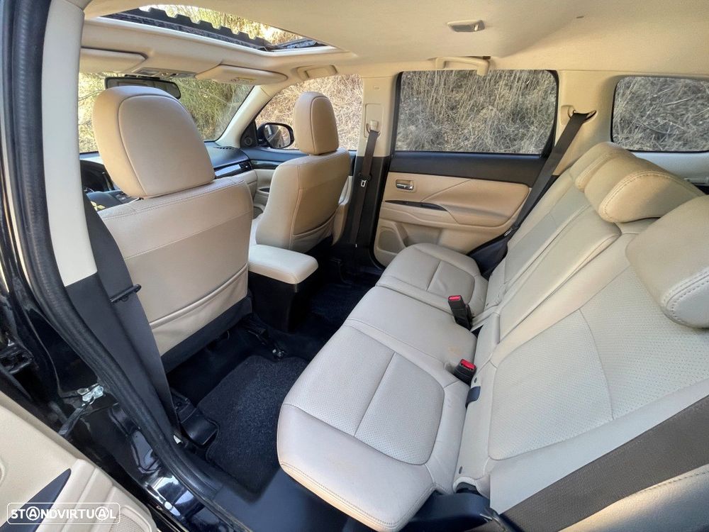 Mitsubishi Outlander 2.2 DI-D Instyle Navi - 44