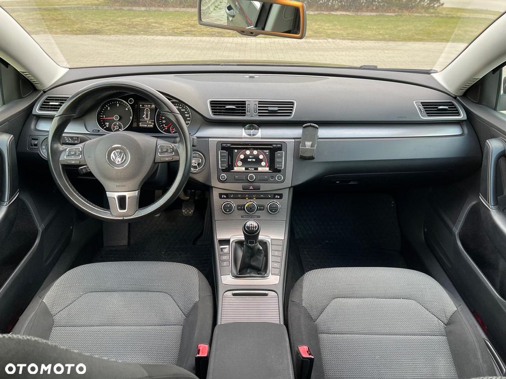 Volkswagen Passat 2.0 TDI Comfortline - 12