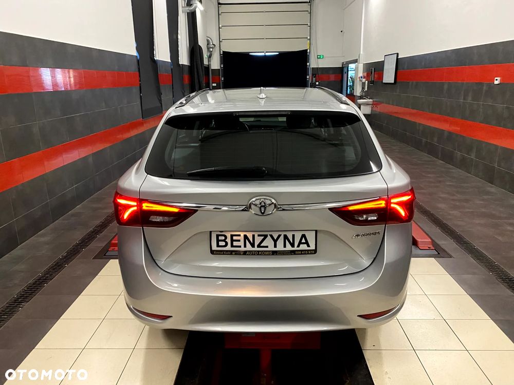 Toyota Avensis 1.8 Premium - 11