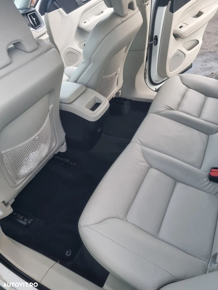 Volvo XC 60 B4 MHEV AWD Inscription - 8