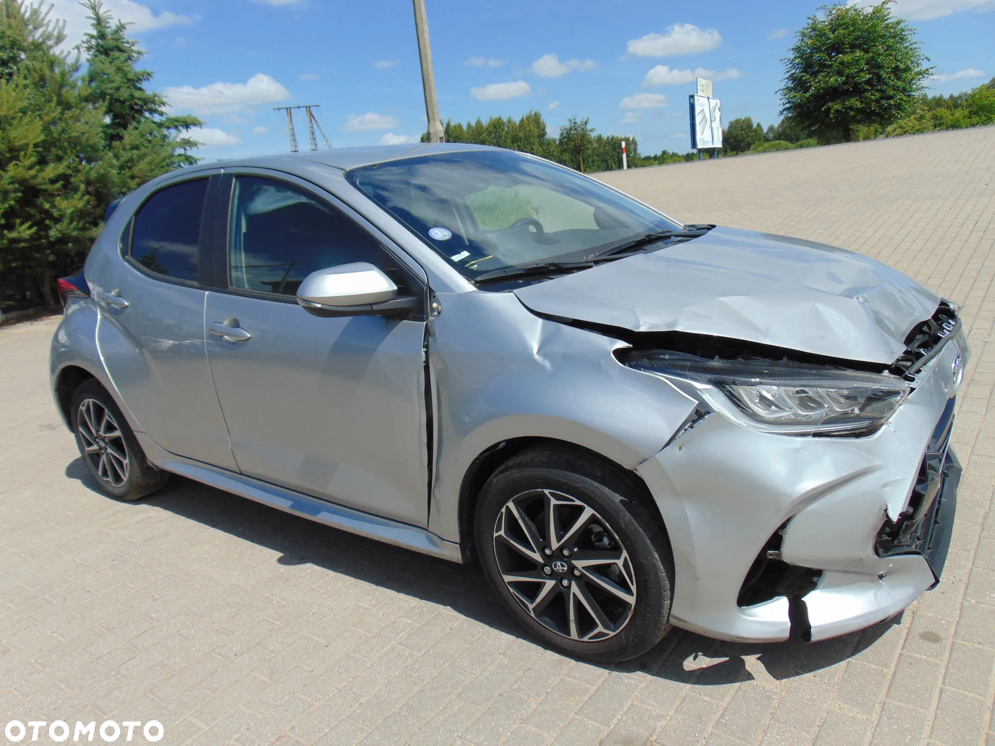 Toyota Yaris Hybrid 1.5 VVT-i - 4