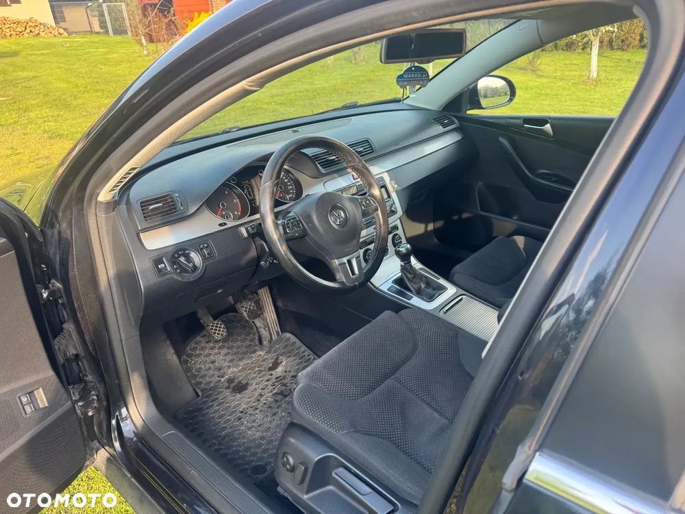 Volkswagen Passat - 4