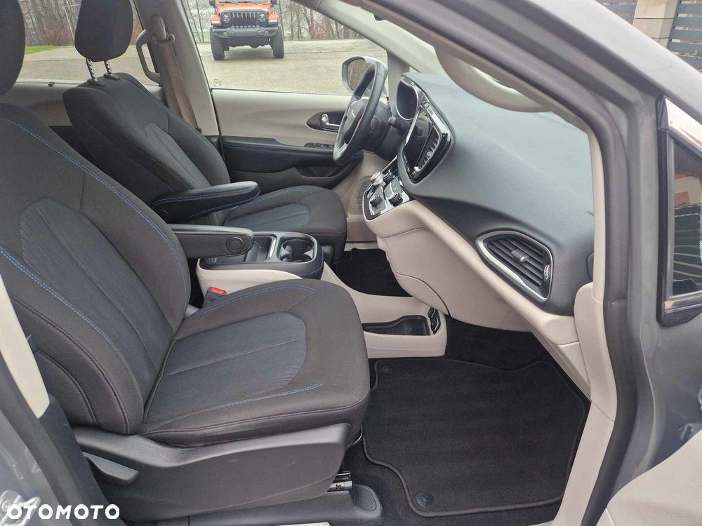 Chrysler Pacifica - 19