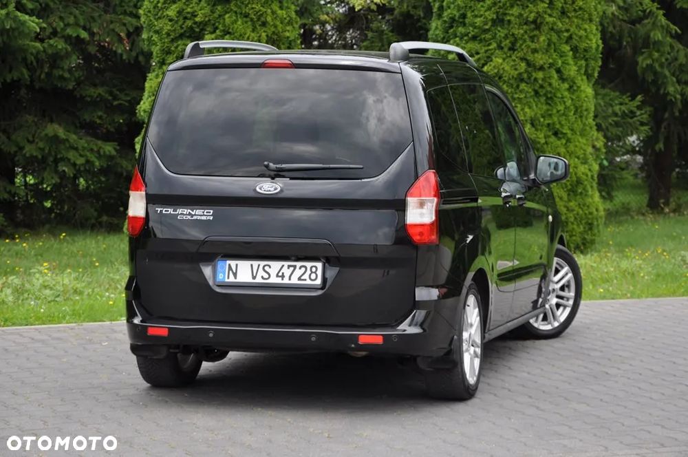 Ford Tourneo Courier 1.5 TDCi Titanium - 21
