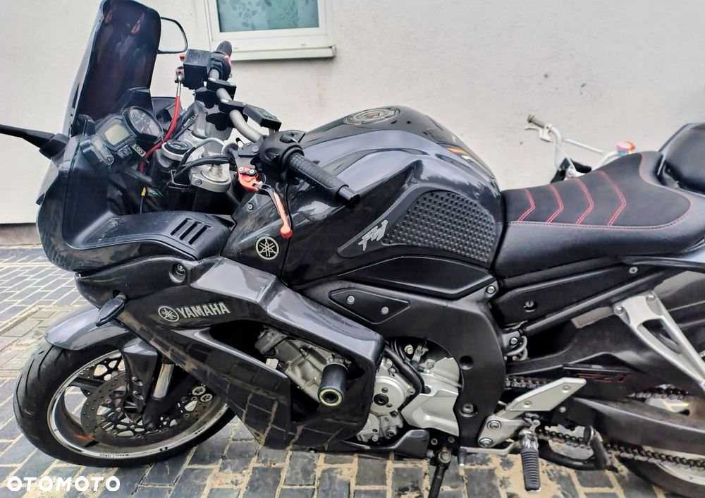 Yamaha FZ - 4
