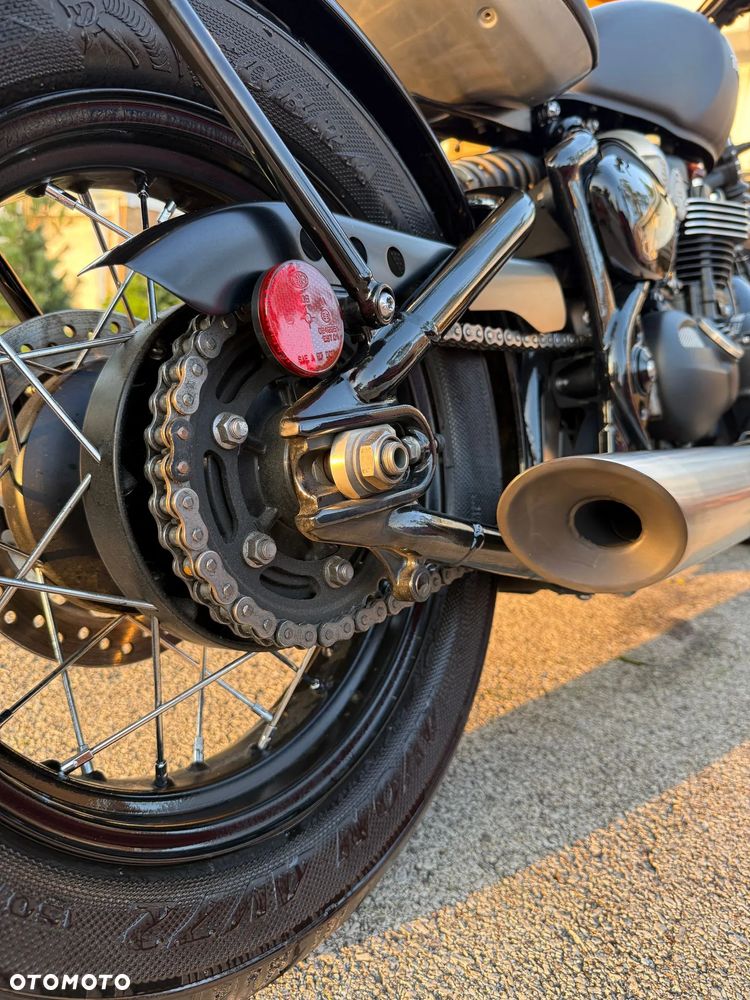 Triumph Bonneville Bobber - 10