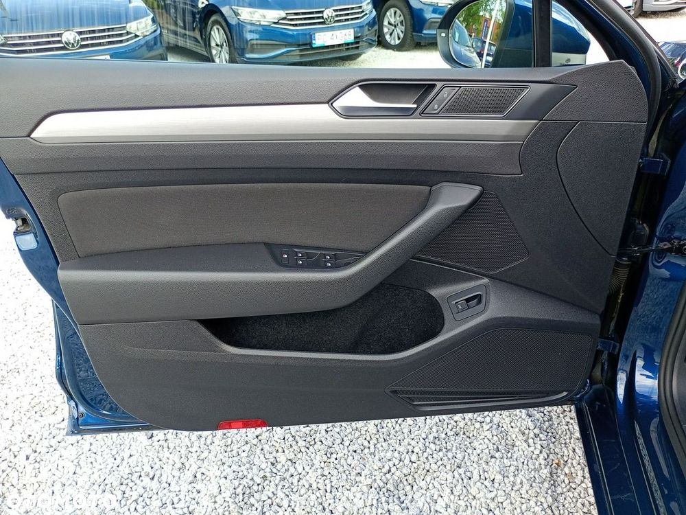Volkswagen Passat Variant 2.0 TDI EVO Essence - 18