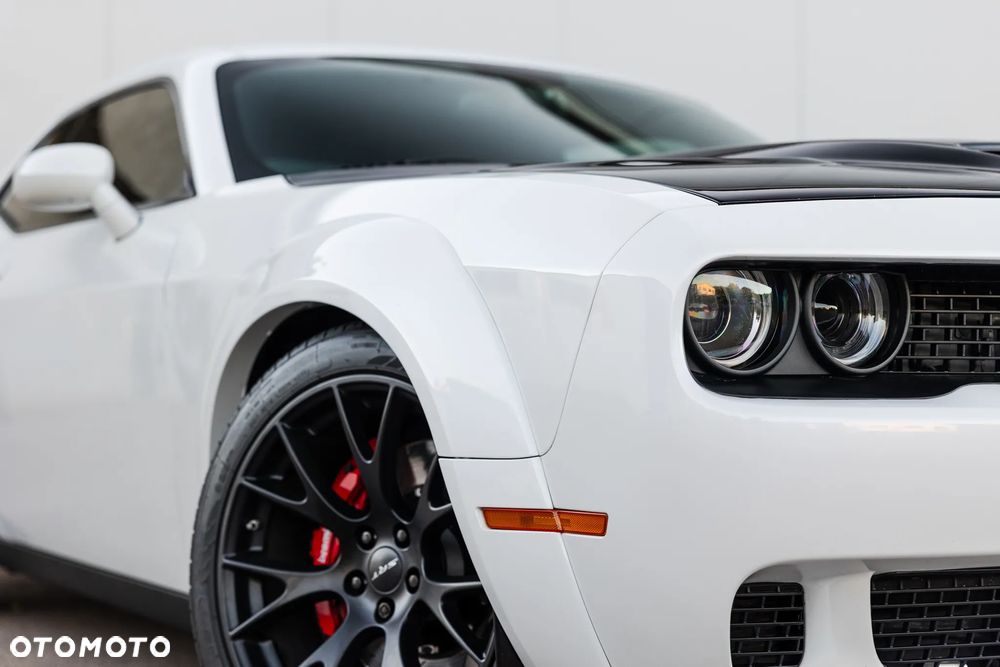 Dodge Challenger - 11