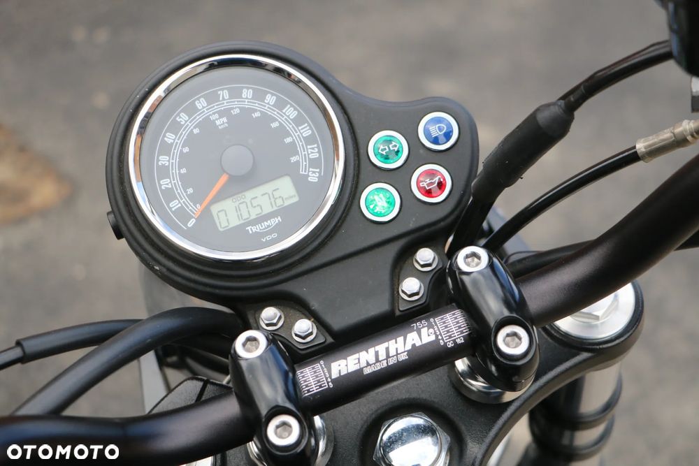 Triumph Bonneville - 22