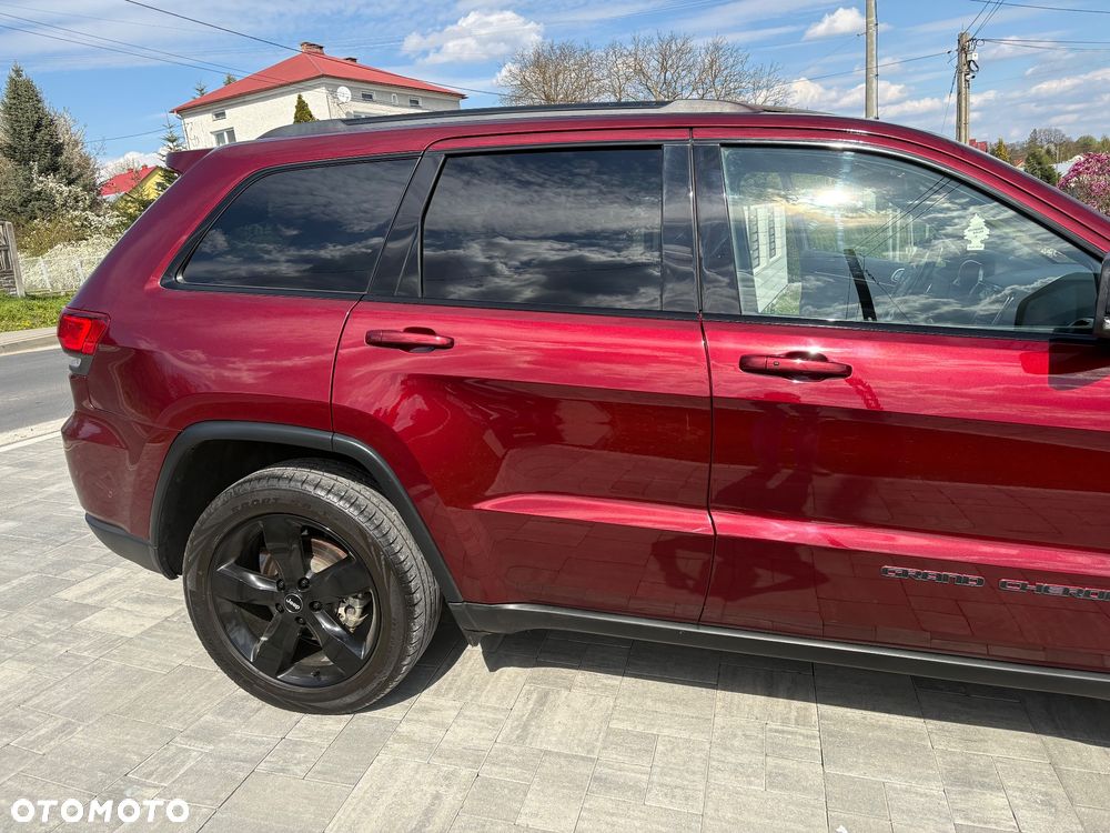 Jeep Grand Cherokee - 28
