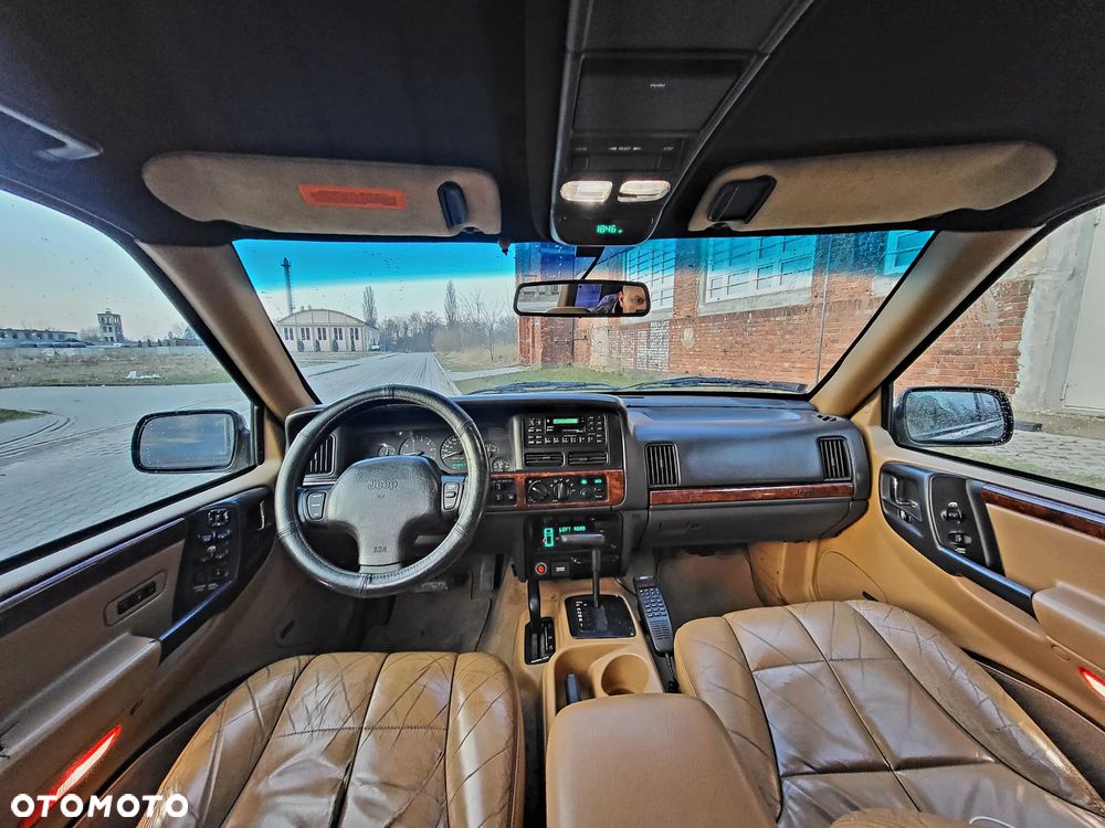 Jeep Grand Cherokee - 11