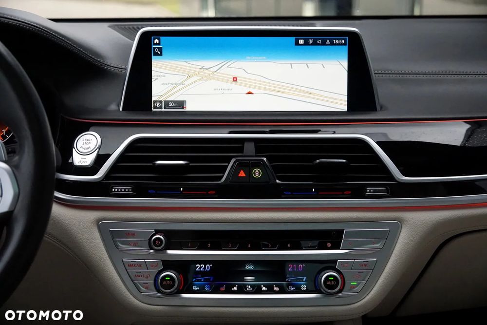 BMW Seria 7 750i xDrive sport - 30