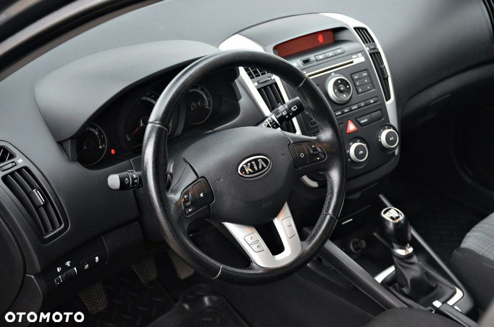 Kia Ceed - 13