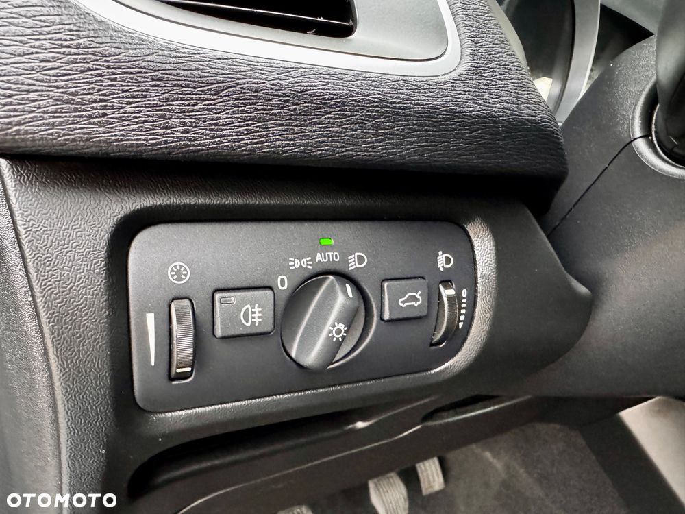 Volvo V40 T3 Kinetic - 13