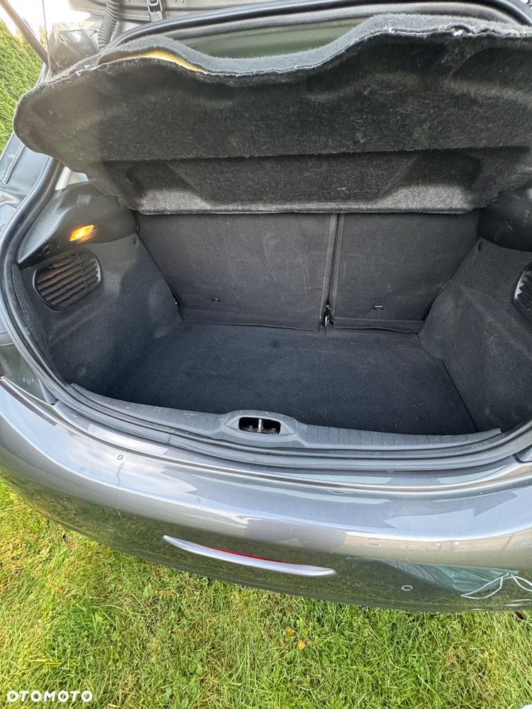 Peugeot 208 - 16