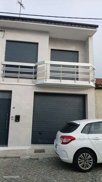 Moradia t2 +1 remodelada, perto do cruzamento amial