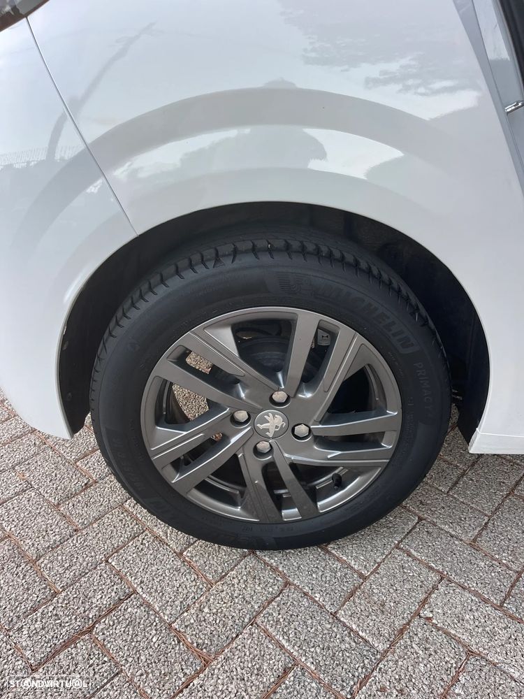 Peugeot 208 1.2 PureTech Allure - 19