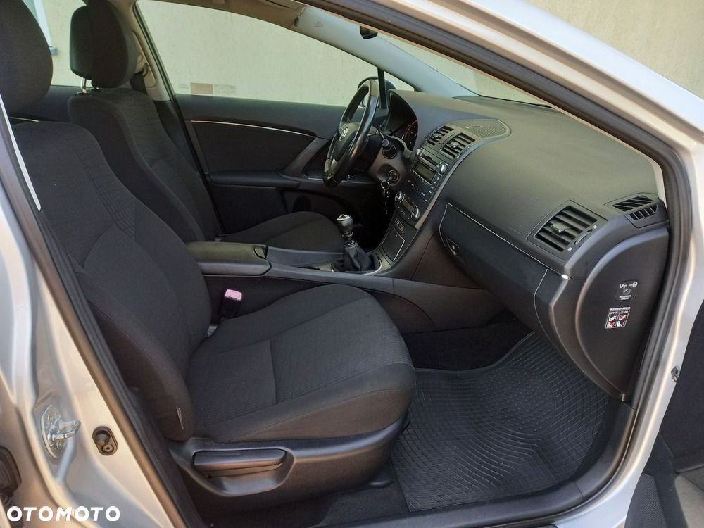Toyota Avensis 1.8 Premium - 16