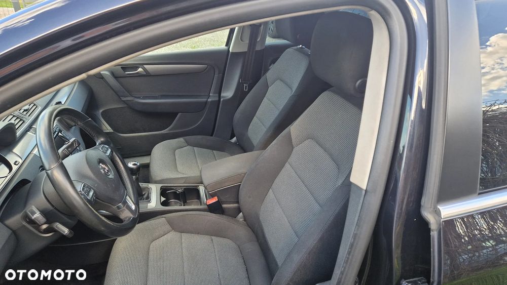 Volkswagen Passat 2.0 TDI BlueMotion Technology Comfortline - 12