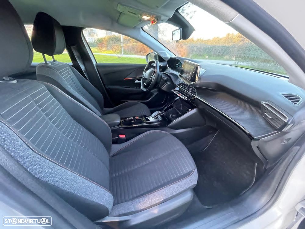 Peugeot e-208 Style - 11