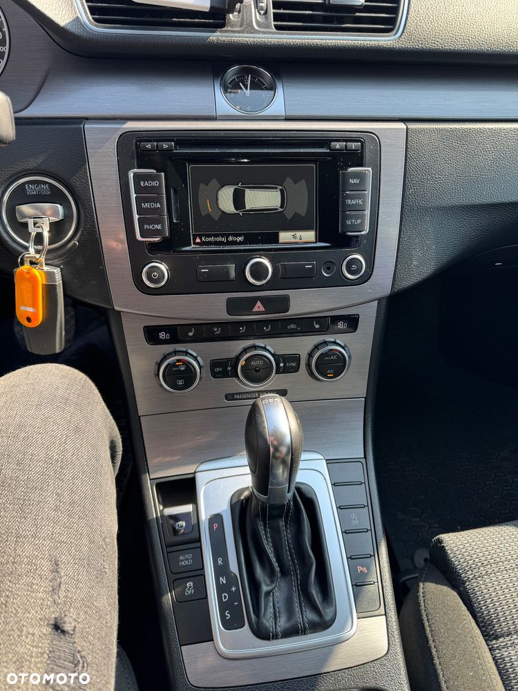 Volkswagen Passat - 8