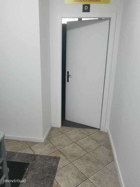 Espaço comercial ideal para sede de empresas - Grande imagem: 2/3