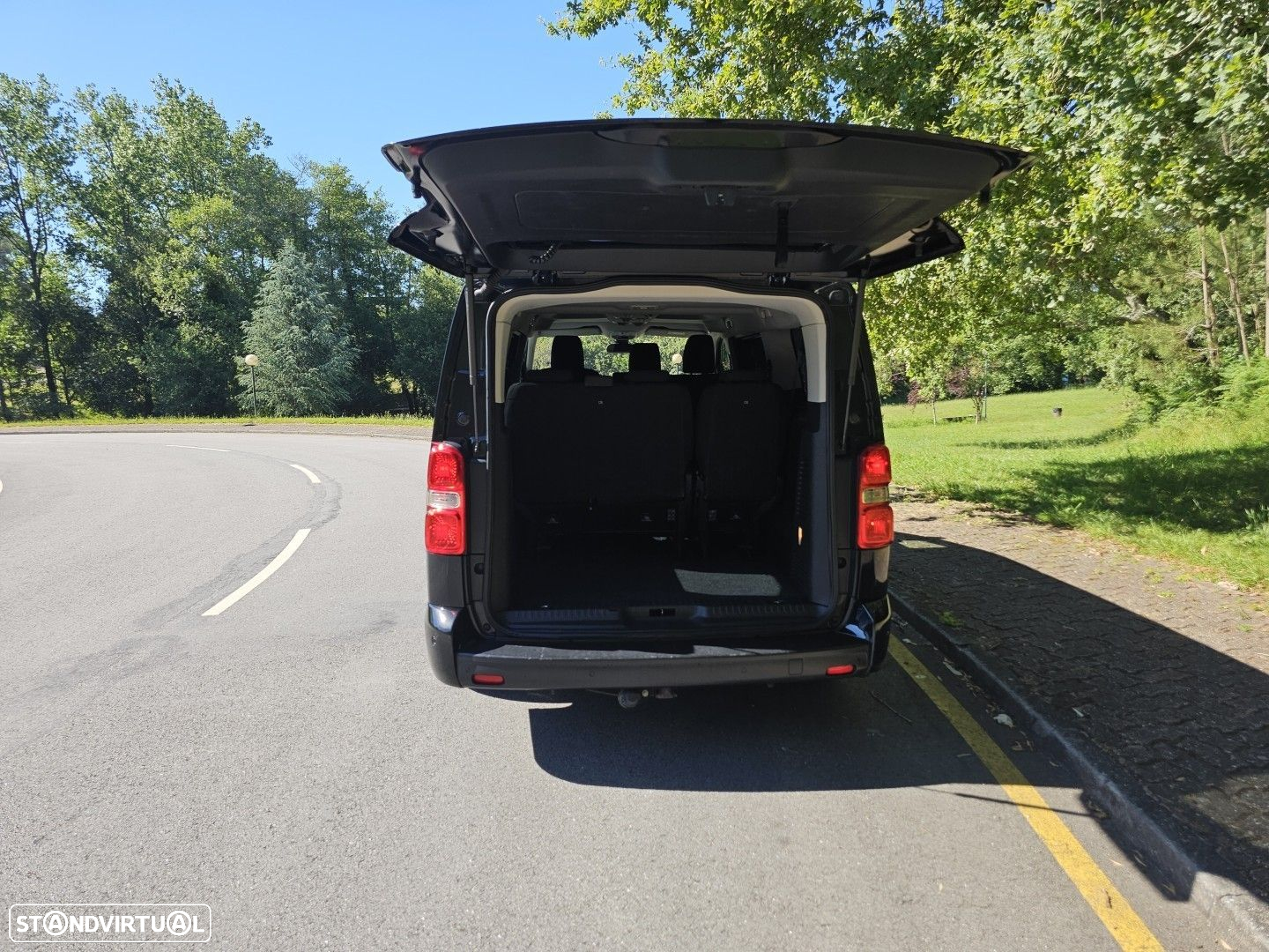 Peugeot Traveller 2.0 BlueHDi L2H1 Allure Standard - 21