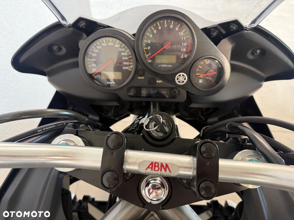 Yamaha FZS - 8