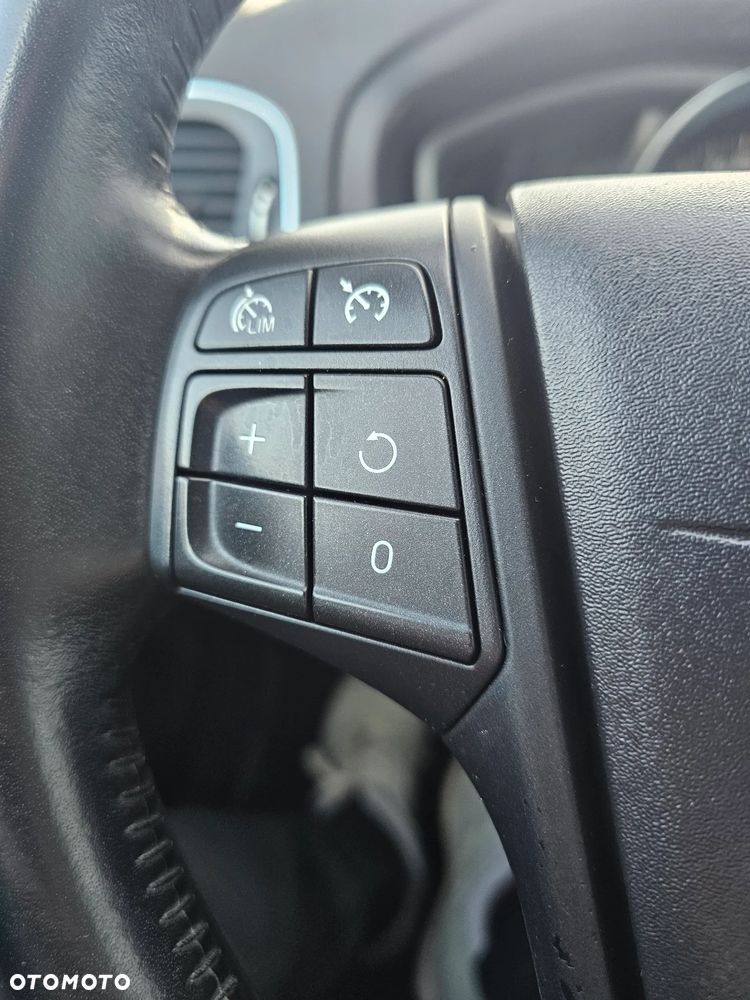 Volvo V40 D2 Kinetic - 27