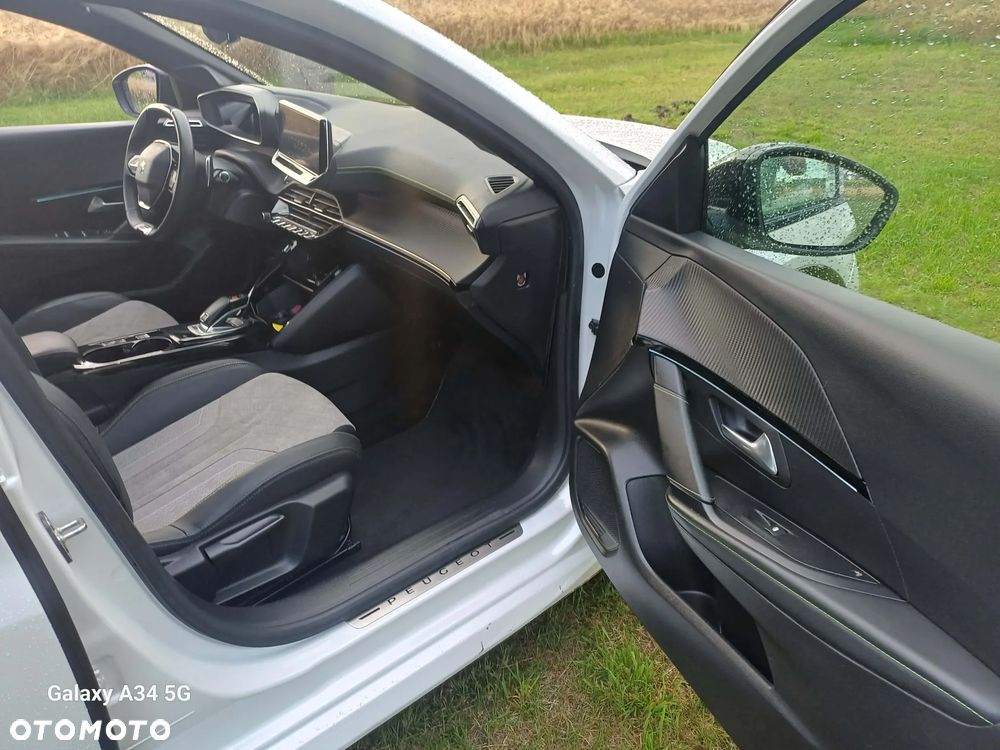 Peugeot 208 - 6