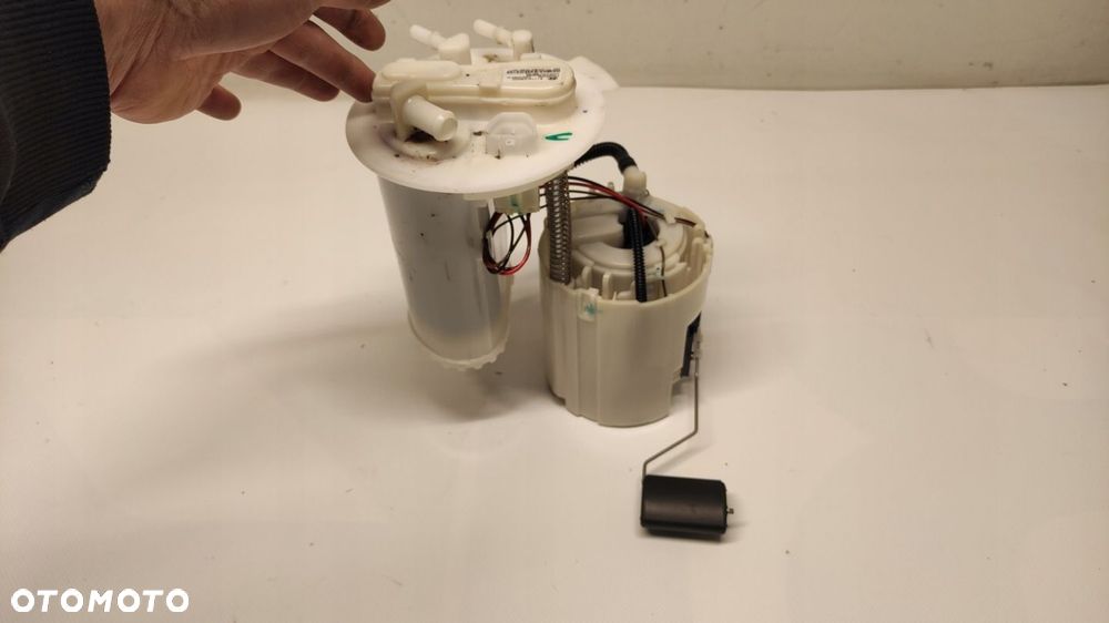 HYUNDAI I20 II POMPA PALIWA PŁYWAK 1.2 BENZYNA G4LA 31110-C8000 14-19 - 5