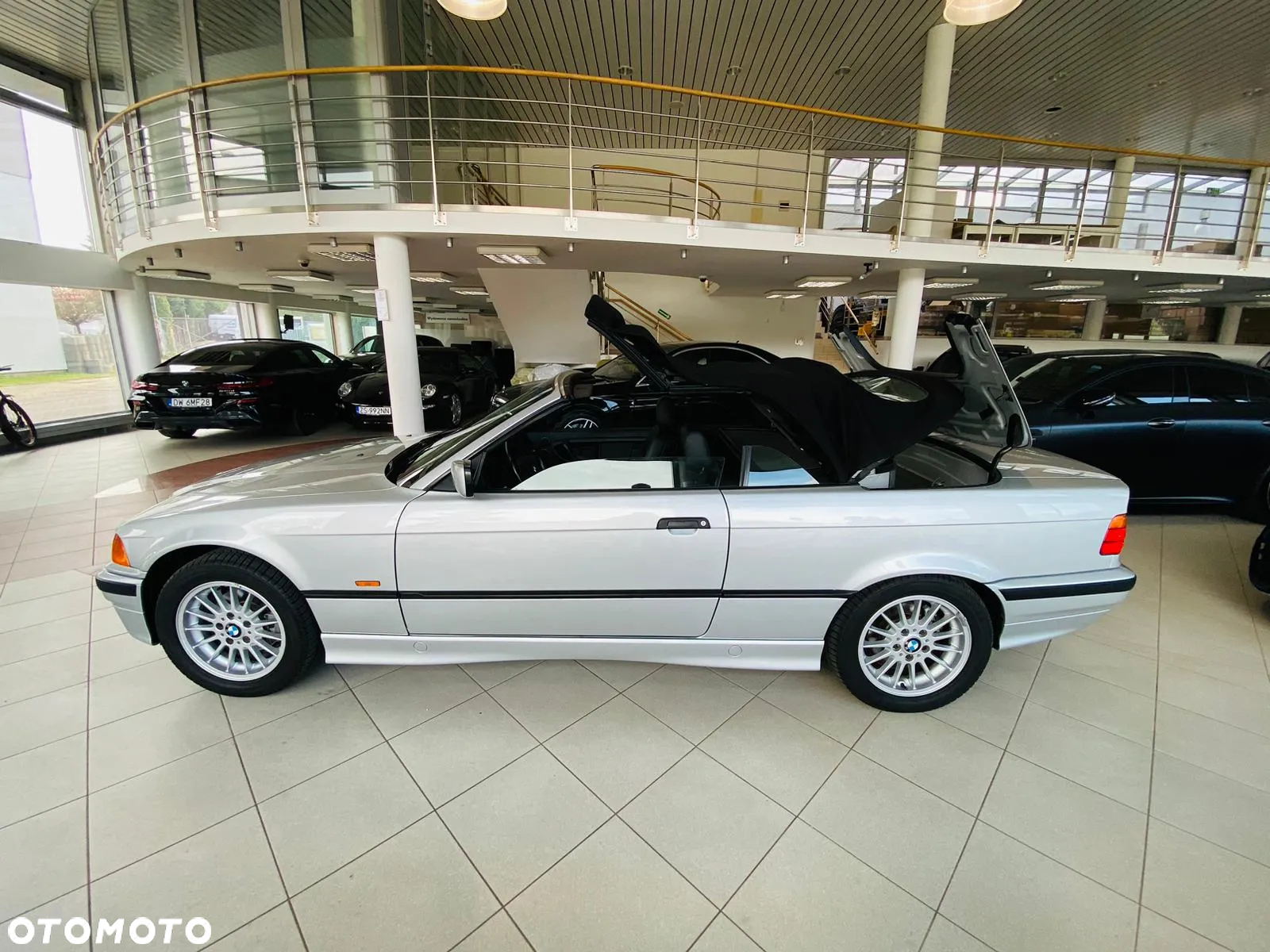 BMW Seria 3 318i Cabriolet - 15