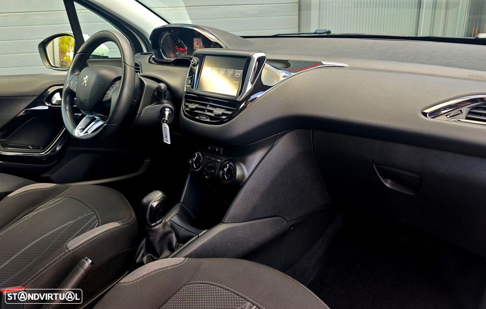 Peugeot 208 1.4 HDi SE Style - 12
