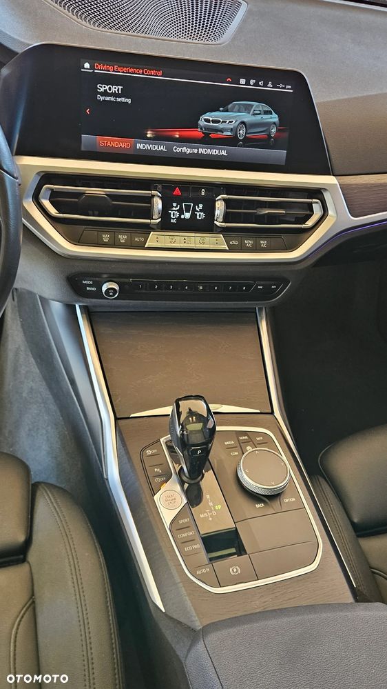 BMW Seria 3 330i xDrive Sport Line - 11