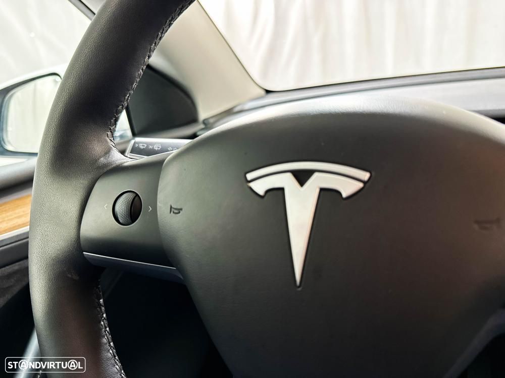 Tesla Model Y Long Range Dual Motor AWD - 42