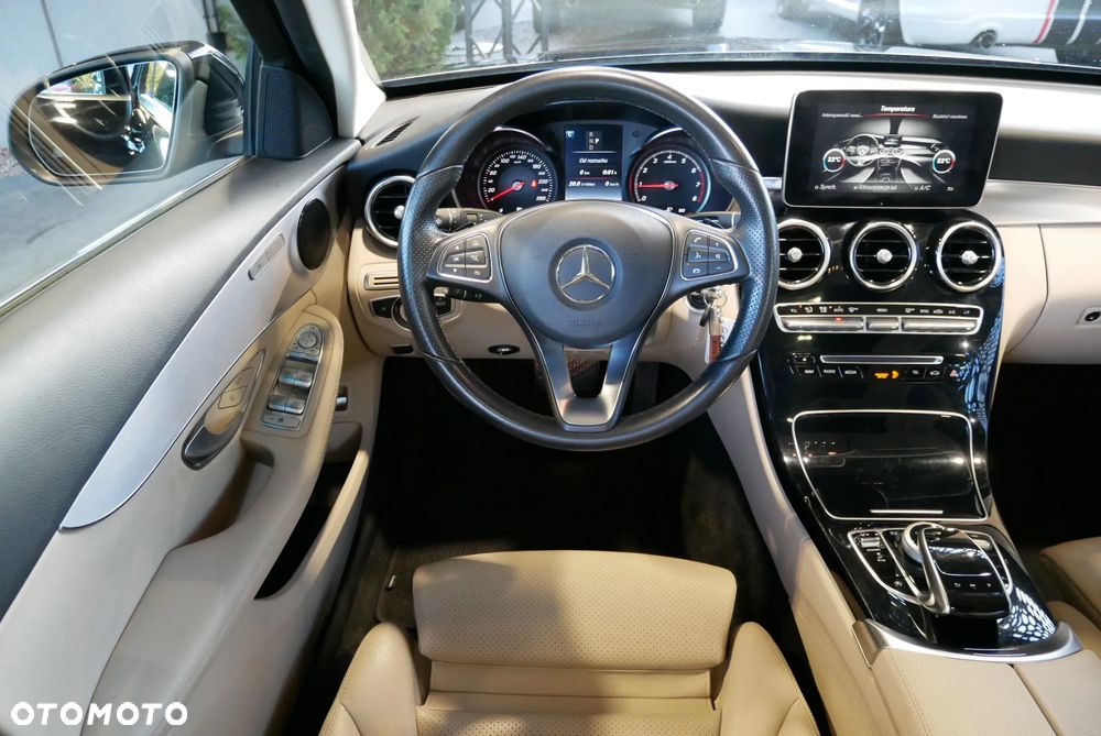 Mercedes-Benz Klasa C 200 4-Matic 9G-TRONIC - 16