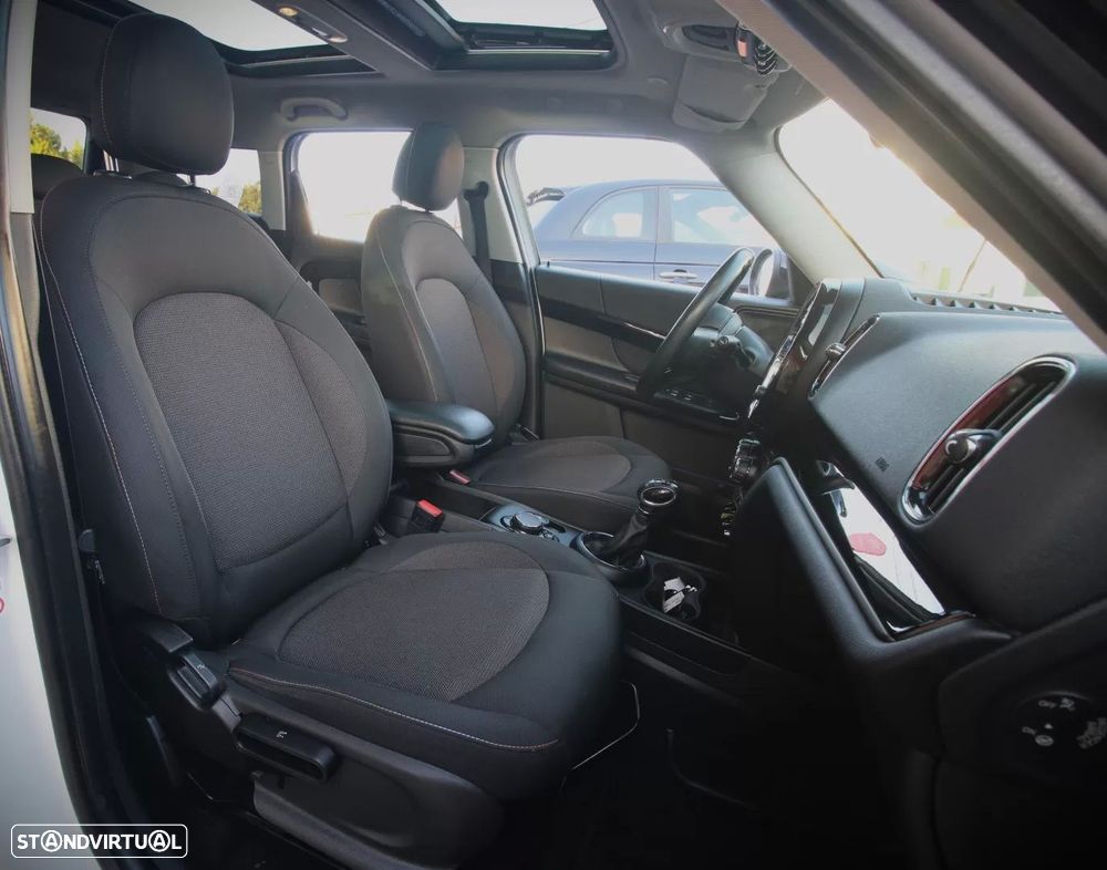 MINI Countryman Cooper SE ALL4 Auto - 33