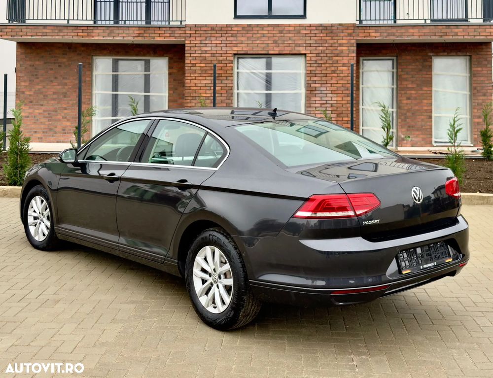 Volkswagen Passat - 4